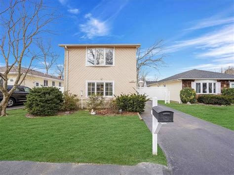 The Zestimate for this Single Family is 761,600, which has increased by 761,600 in the last 30 days. . Zillow patchogue
